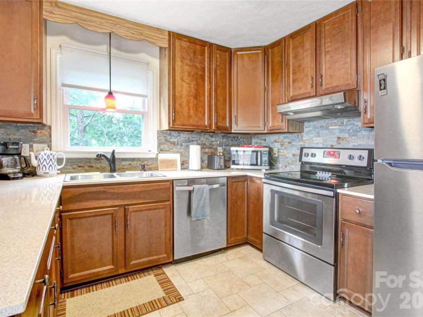 121 Toxaway Views Drive, Lake Toxaway, NC 28747.  MLS# CAR4414646, YatesRealty ID 8111. 