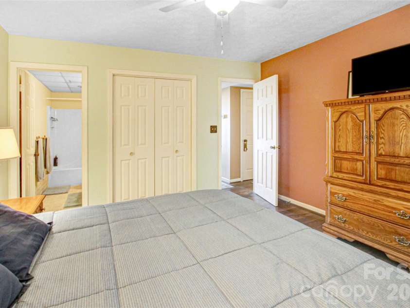 121 Toxaway Views Drive, Lake Toxaway, NC 28747.  MLS# CAR4414646, YatesRealty ID 8111. 