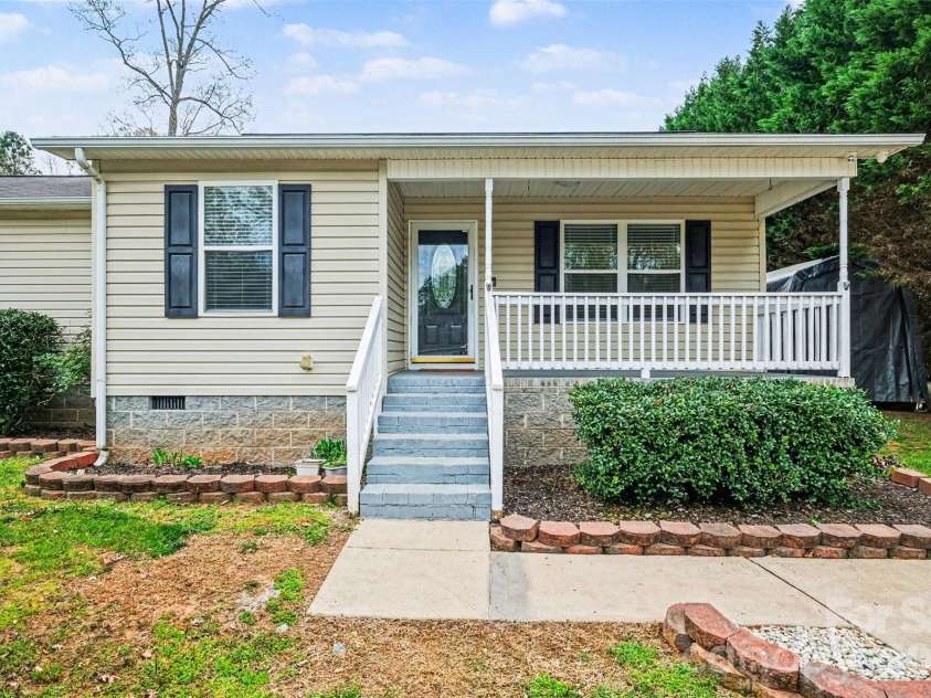 2519 Saluda Drive, Gastonia, NC 28054.  MLS# CAR4363501, YatesRealty ID 8114. 