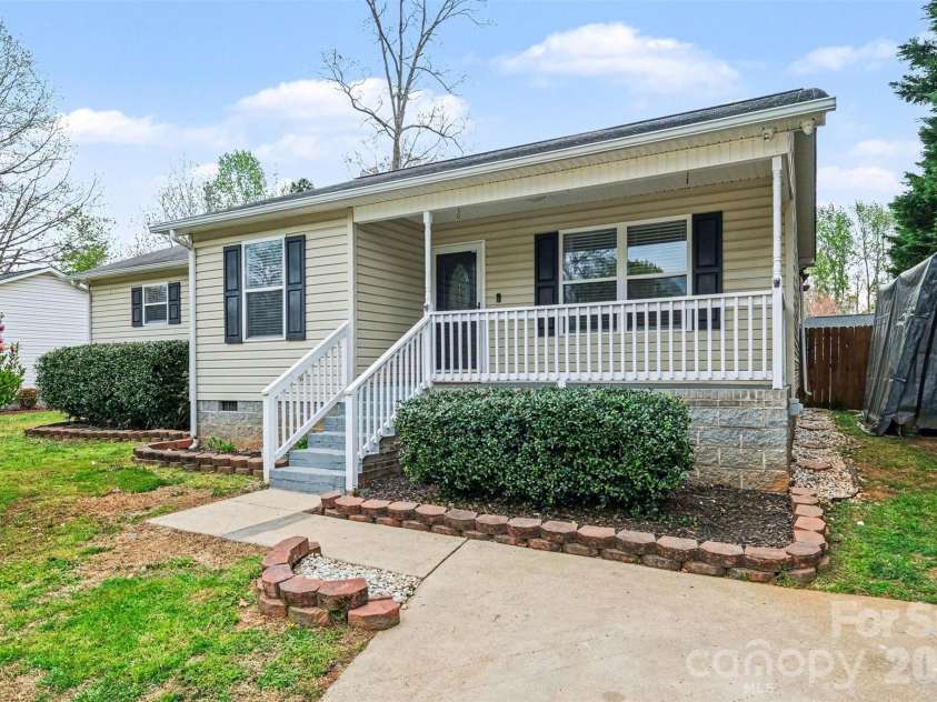 2519 Saluda Drive, Gastonia, NC 28054.  MLS# CAR4363501, YatesRealty ID 8114. 