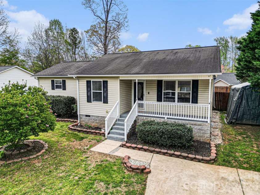 2519 Saluda Drive, Gastonia, NC 28054.  MLS# CAR4363501, YatesRealty ID 8114. 