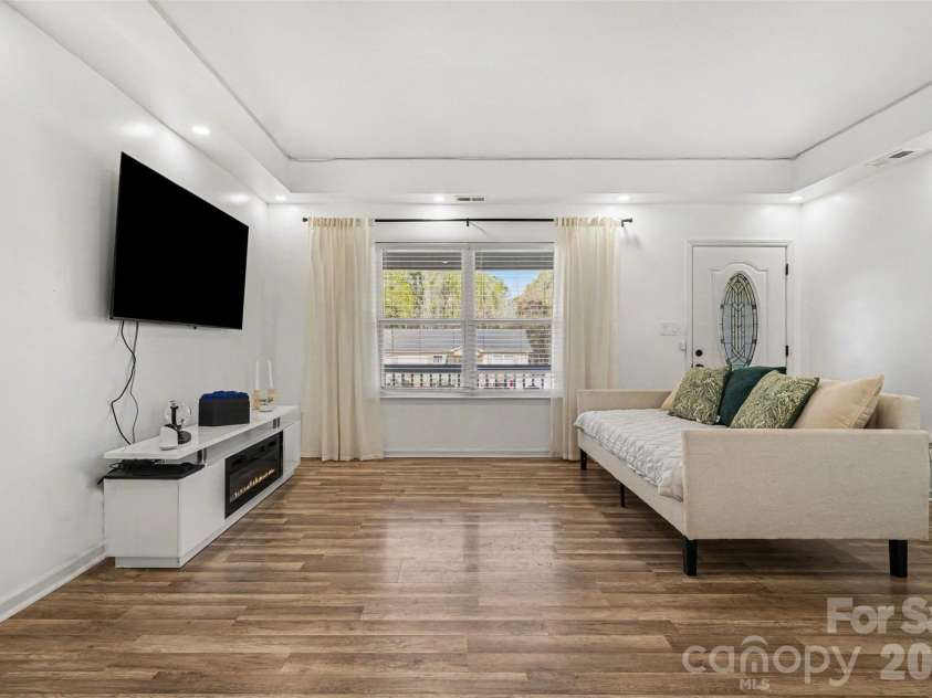 2519 Saluda Drive, Gastonia, NC 28054.  MLS# CAR4363501, YatesRealty ID 8114. 
