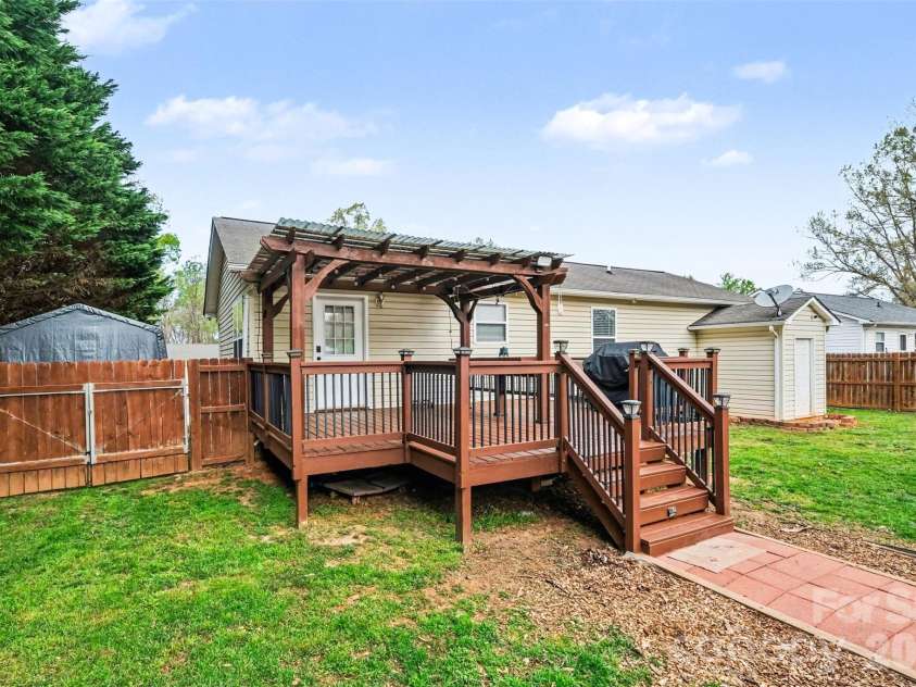 2519 Saluda Drive, Gastonia, NC 28054.  MLS# CAR4363501, YatesRealty ID 8114. 