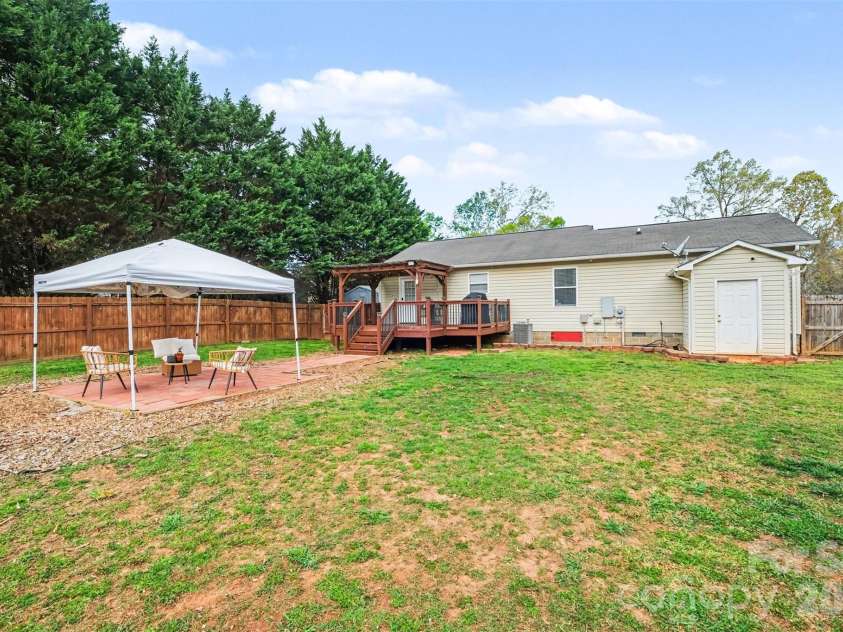 2519 Saluda Drive, Gastonia, NC 28054.  MLS# CAR4363501, YatesRealty ID 8114. 