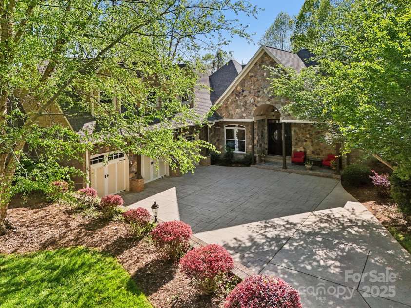167 Maple View Drive, Troutman, NC 28166.  MLS# CAR4239127, YatesRealty ID 8115. 