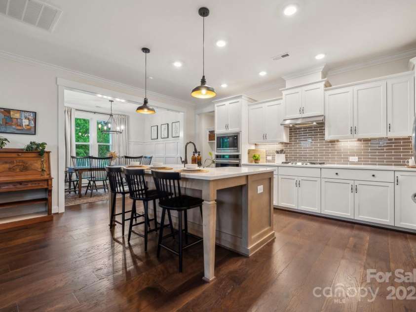 4012 Spring Cove Way, Belmont, NC 28012.  MLS# CAR4245363, YatesRealty ID 8116. Expansive extended island for entertianing