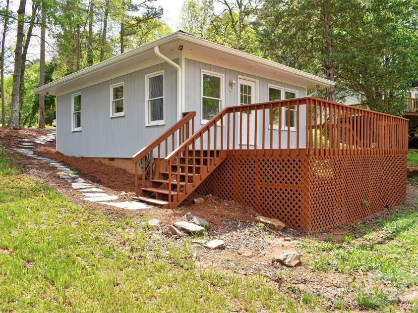 139 Sanford Lane, Badin Lake, NC 28127.  MLS# CAR4246223, YatesRealty ID 8117. 