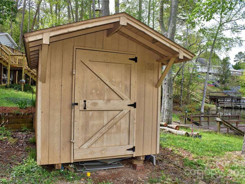 139 Sanford Lane, Badin Lake, NC 28127.  MLS# CAR4246223, YatesRealty ID 8117. 