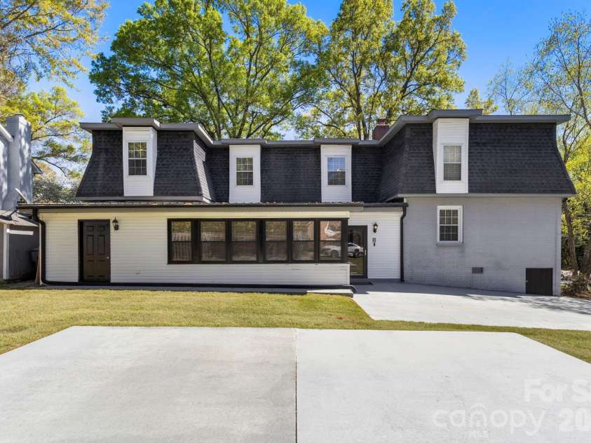 6116 Old Providence Road, Charlotte, NC 28226.  MLS# CAR4363189, YatesRealty ID 8118. 