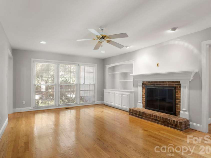 6116 Old Providence Road, Charlotte, NC 28226.  MLS# CAR4363189, YatesRealty ID 8118. 