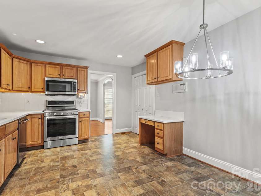 6116 Old Providence Road, Charlotte, NC 28226.  MLS# CAR4363189, YatesRealty ID 8118. 