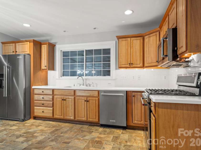 6116 Old Providence Road, Charlotte, NC 28226.  MLS# CAR4363189, YatesRealty ID 8118. 