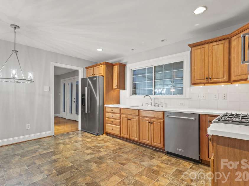 6116 Old Providence Road, Charlotte, NC 28226.  MLS# CAR4363189, YatesRealty ID 8118. 