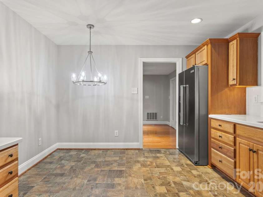 6116 Old Providence Road, Charlotte, NC 28226.  MLS# CAR4363189, YatesRealty ID 8118. 