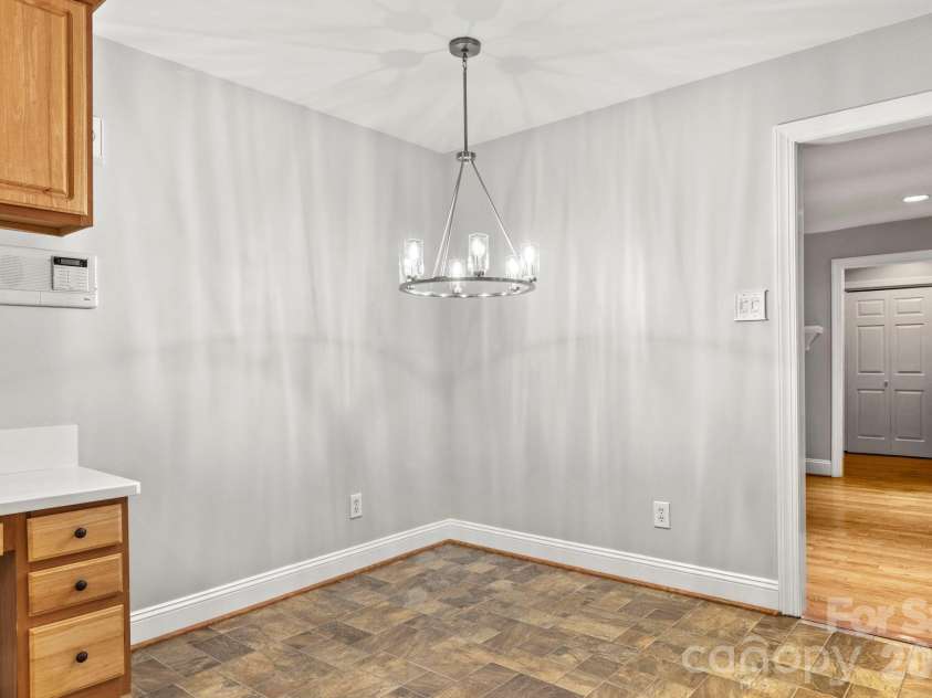 6116 Old Providence Road, Charlotte, NC 28226.  MLS# CAR4363189, YatesRealty ID 8118. 