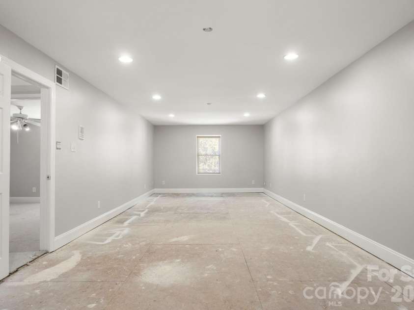 6116 Old Providence Road, Charlotte, NC 28226.  MLS# CAR4363189, YatesRealty ID 8118. 