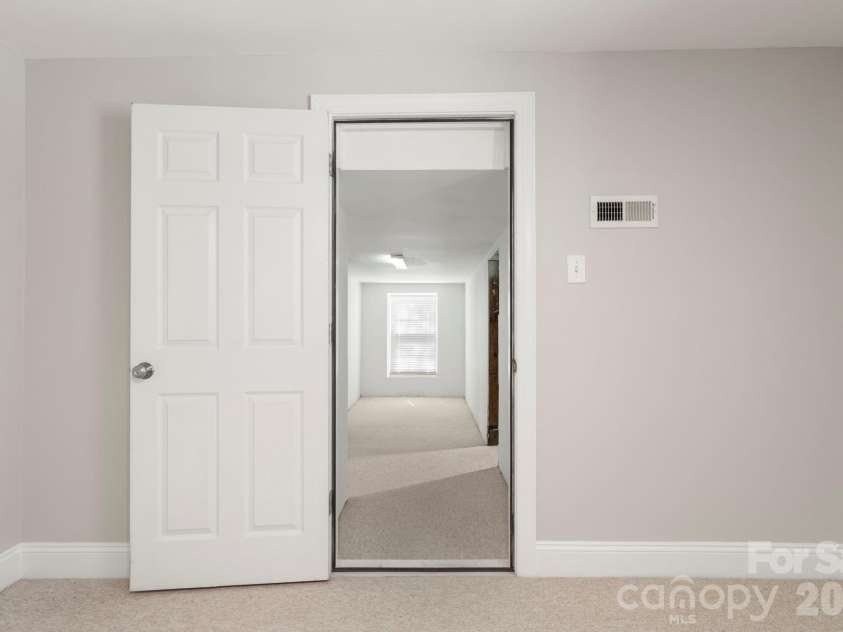 6116 Old Providence Road, Charlotte, NC 28226.  MLS# CAR4363189, YatesRealty ID 8118. 