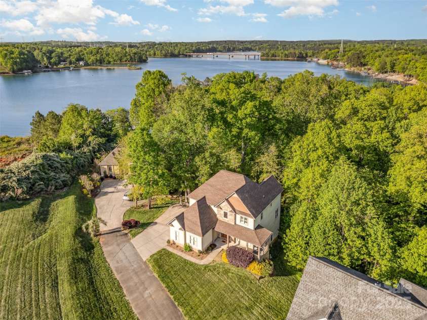 1713 Mt Isle Harbor Drive, Charlotte, NC 28214.  MLS# CAR4247836, YatesRealty ID 8119. 