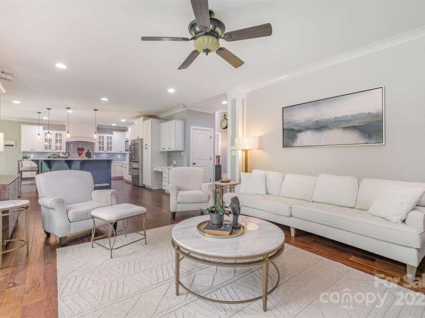 1713 Mt Isle Harbor Drive, Charlotte, NC 28214.  MLS# CAR4247836, YatesRealty ID 8119. 