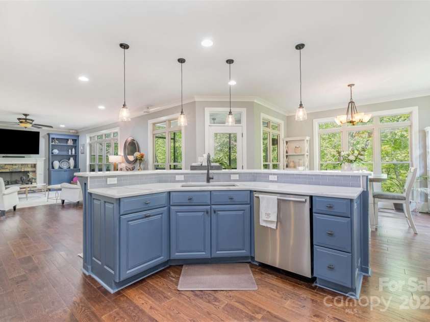 1713 Mt Isle Harbor Drive, Charlotte, NC 28214.  MLS# CAR4247836, YatesRealty ID 8119. 