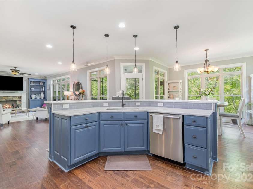 1713 Mt Isle Harbor Drive, Charlotte, NC 28214.  MLS# CAR4247836, YatesRealty ID 8119. 