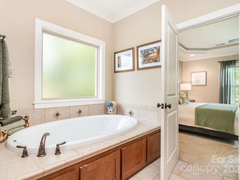 1713 Mt Isle Harbor Drive, Charlotte, NC 28214.  MLS# CAR4247836, YatesRealty ID 8119. 