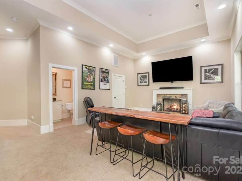 1713 Mt Isle Harbor Drive, Charlotte, NC 28214.  MLS# CAR4247836, YatesRealty ID 8119. 