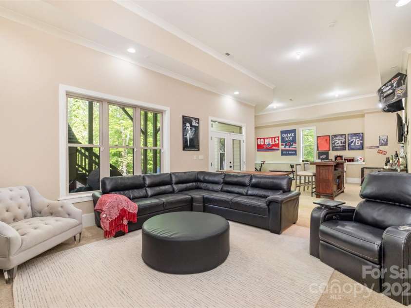 1713 Mt Isle Harbor Drive, Charlotte, NC 28214.  MLS# CAR4247836, YatesRealty ID 8119. 