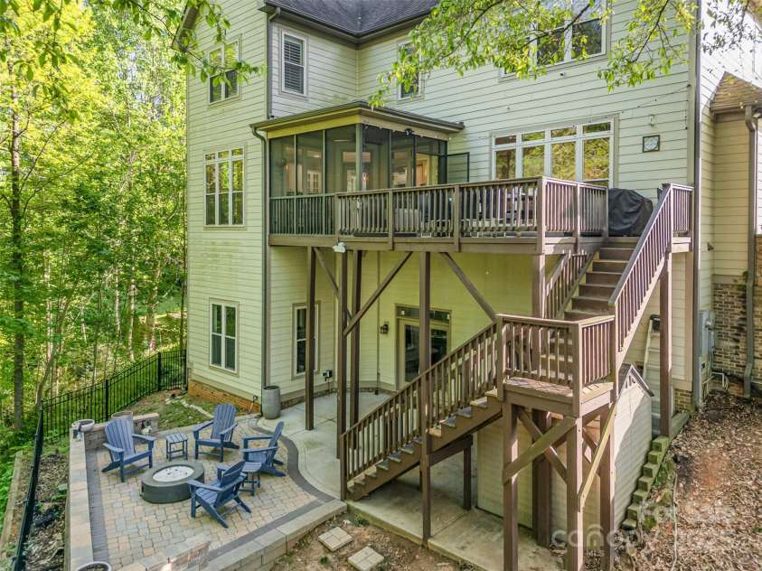 1713 Mt Isle Harbor Drive, Charlotte, NC 28214.  MLS# CAR4247836, YatesRealty ID 8119. 