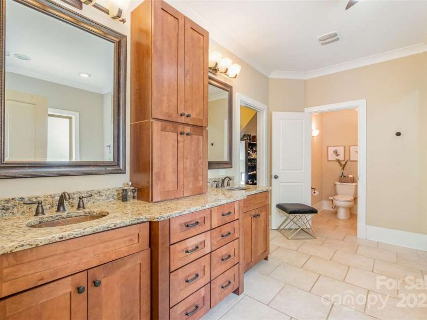 1713 Mt Isle Harbor Drive, Charlotte, NC 28214.  MLS# CAR4247836, YatesRealty ID 8119. 