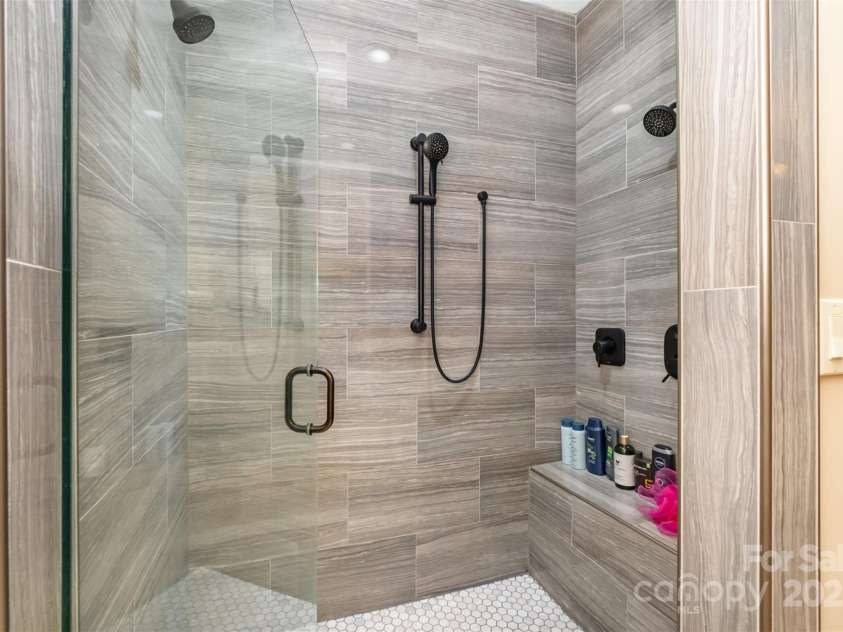 1713 Mt Isle Harbor Drive, Charlotte, NC 28214.  MLS# CAR4247836, YatesRealty ID 8119. 