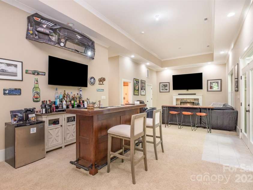 1713 Mt Isle Harbor Drive, Charlotte, NC 28214.  MLS# CAR4247836, YatesRealty ID 8119. 