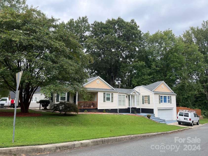 3329 Draper Avenue, Charlotte, NC 28205.  MLS# CAR4177699, YatesRealty ID 812. Street View