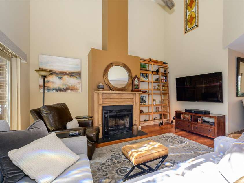 217 8th Street, Charlotte, NC 28202.  MLS# CAR4248555, YatesRealty ID 8120. 