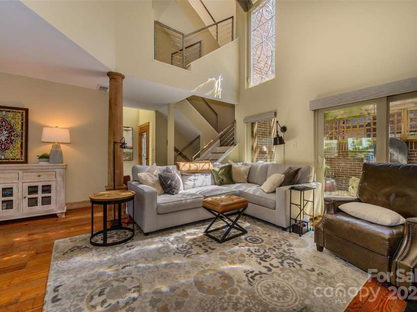 217 8th Street, Charlotte, NC 28202.  MLS# CAR4248555, YatesRealty ID 8120. 