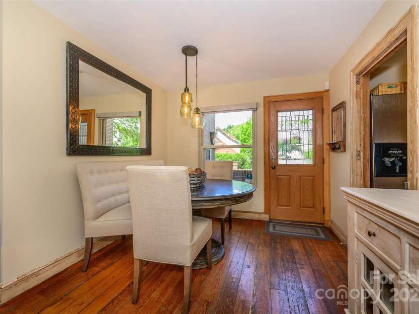 217 8th Street, Charlotte, NC 28202.  MLS# CAR4248555, YatesRealty ID 8120. 