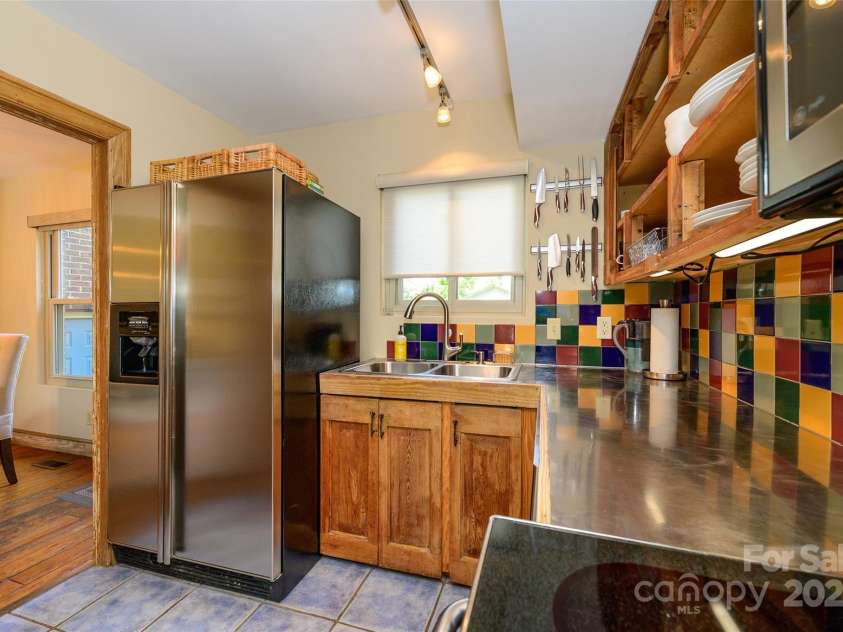 217 8th Street, Charlotte, NC 28202.  MLS# CAR4248555, YatesRealty ID 8120. 