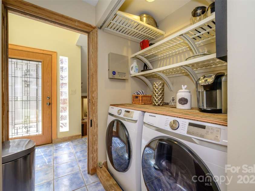 217 8th Street, Charlotte, NC 28202.  MLS# CAR4248555, YatesRealty ID 8120. 