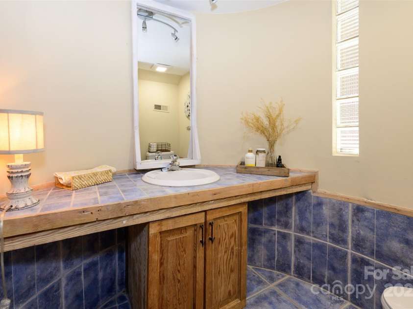 217 8th Street, Charlotte, NC 28202.  MLS# CAR4248555, YatesRealty ID 8120. 