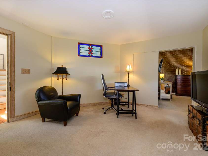 217 8th Street, Charlotte, NC 28202.  MLS# CAR4248555, YatesRealty ID 8120. 