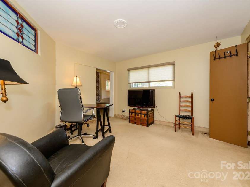 217 8th Street, Charlotte, NC 28202.  MLS# CAR4248555, YatesRealty ID 8120. 