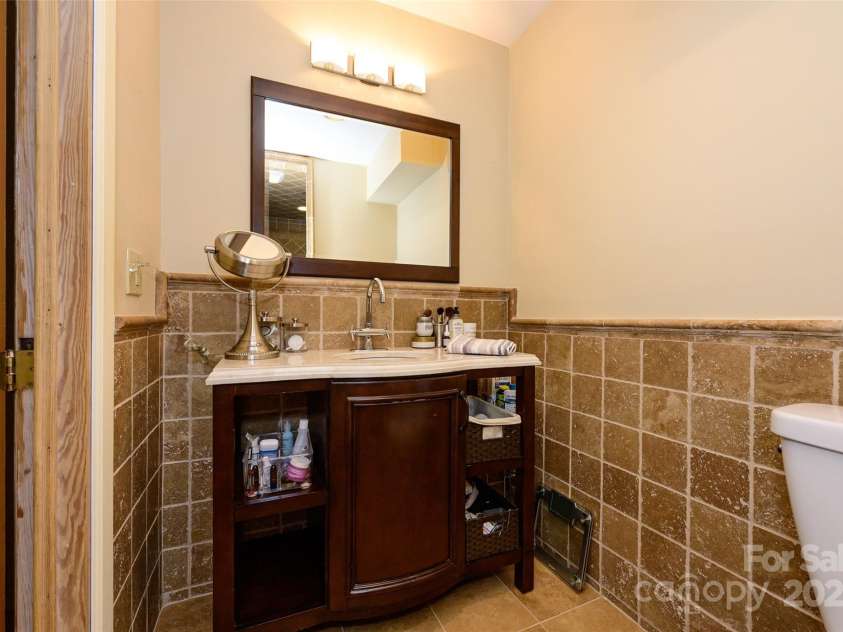 217 8th Street, Charlotte, NC 28202.  MLS# CAR4248555, YatesRealty ID 8120. 