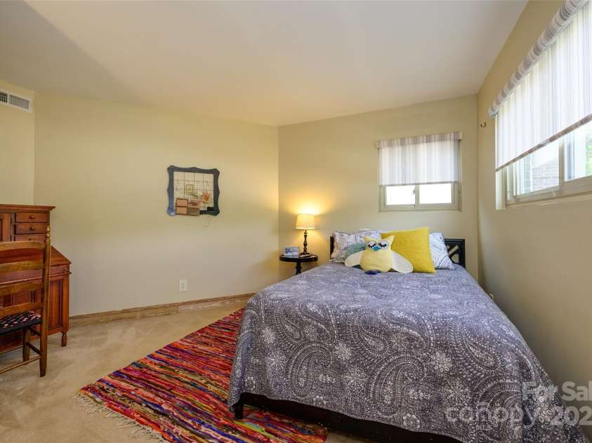 217 8th Street, Charlotte, NC 28202.  MLS# CAR4248555, YatesRealty ID 8120. 