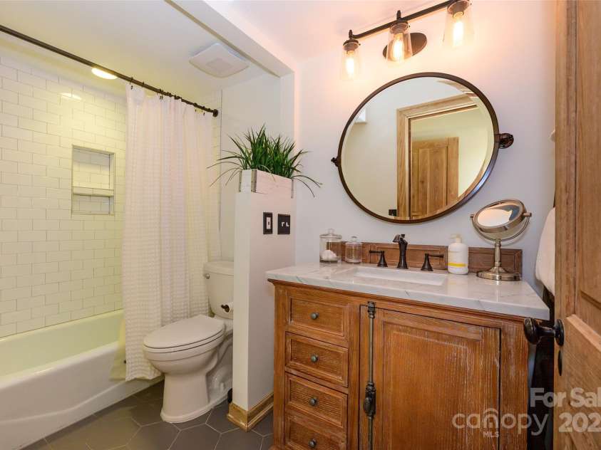 217 8th Street, Charlotte, NC 28202.  MLS# CAR4248555, YatesRealty ID 8120. 