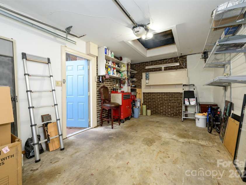 217 8th Street, Charlotte, NC 28202.  MLS# CAR4248555, YatesRealty ID 8120. 