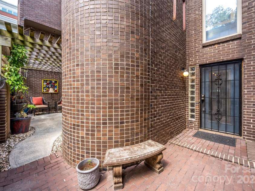 217 8th Street, Charlotte, NC 28202.  MLS# CAR4248555, YatesRealty ID 8120. 