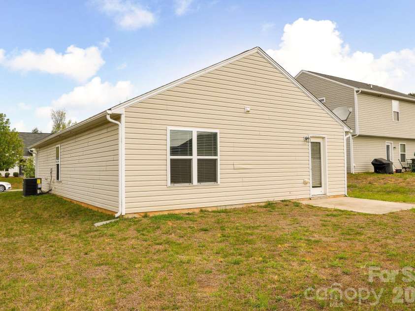 1150 Red Sage Road, Winston Salem, NC 27127.  MLS# CAR4364862, YatesRealty ID 8121. 