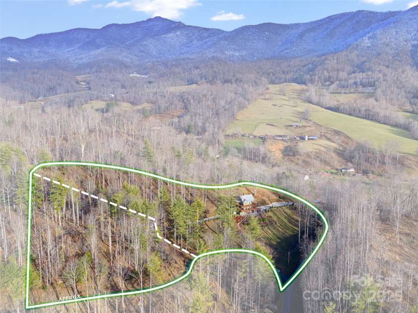 342 Big Rock Creek Drive, Bakersville, NC 28705.  MLS# CAR4329750, YatesRealty ID 8121. 