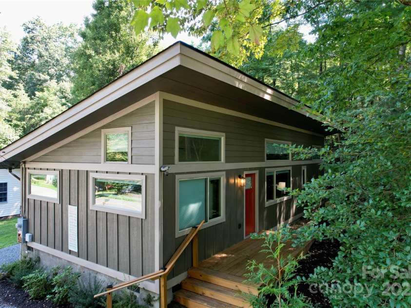710 Rhododendron Avenue, Black Mountain, NC 28711.  MLS# CAR4243469, YatesRealty ID 8122. 