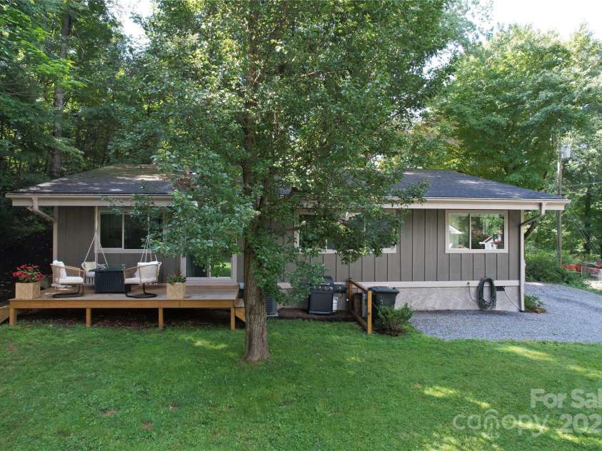 710 Rhododendron Avenue, Black Mountain, NC 28711.  MLS# CAR4243469, YatesRealty ID 8122. 